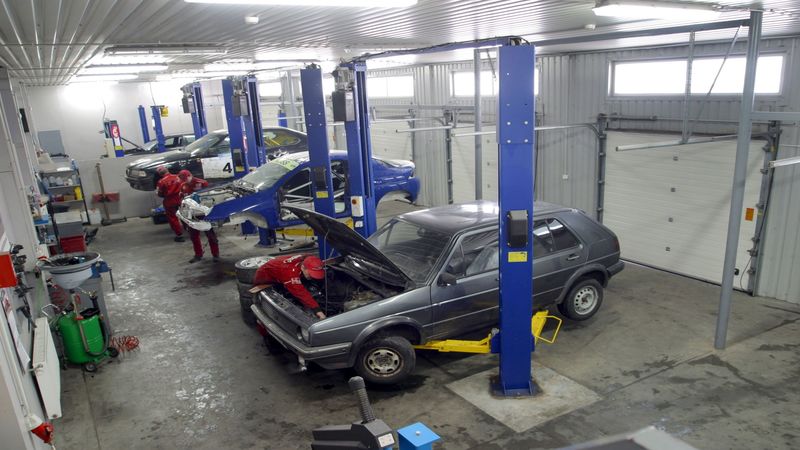 5 Reasons to Install a Truck Lift